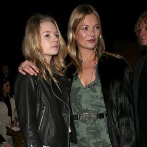 Kate Moss im Space-Age Look