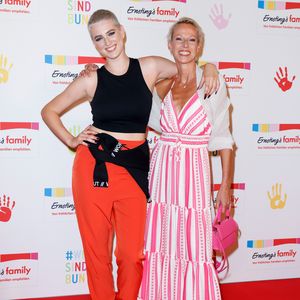 Teilt GNTM-Siegerin Lou-Anne das Preisgeld mit Mama Martina?