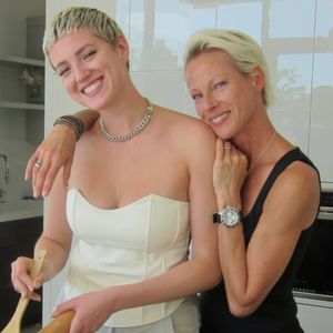 "Wehmut": GNTM-Siegerin Lou-Anne zieht bei Mama Martina aus