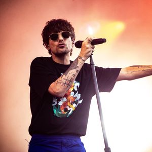 Shitstorm: Louis Tomlinson verfolgt WM-Spiel auf der Bühne