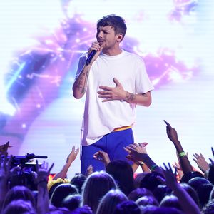 Louis Tomlinson: So geht es ihm 1 Jahr nach Tod seiner Mama