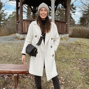 Wird Ex-GNTM-Girl Lovelyn Enebechi ihr Baby im Netz zeigen?