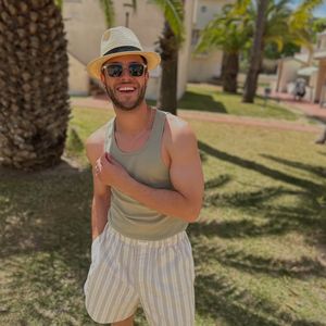 Luca Hänni genießt sonnigen Familienurlaub und schickt Grüße