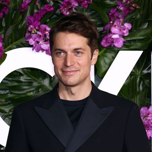 Lucas Bravo verrät endlich: Er ist glücklich vergeben!