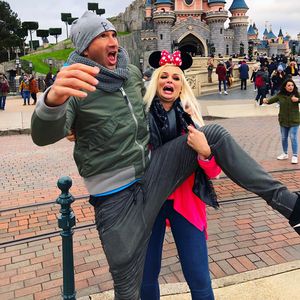 Hier albert Familie Katzenberger-Cordalis im Disneyland rum