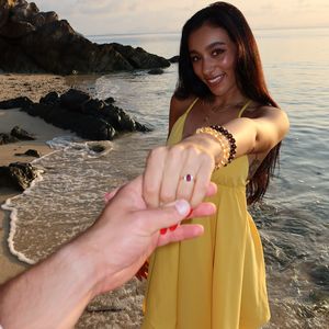 Romantisch: Normalo-Sommerhaus-Lucia und Marc sind verlobt