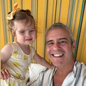 Entzückend: Andy Cohen postet Selfies mit Tochter Lucy!