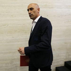 Sorge um Mutter: Alle Infos zu Luis Rubiales' Kuss-Eklat!