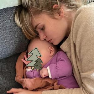 Weihnachtliche Grüße: Luisa Hartema teilt neues Babyfoto