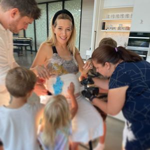 So süß: Luisana Lopilatos Kids gipsen ihren Babybauch ein