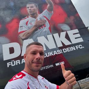 1. FC Köln ehrt Fußballer Lukas Podolski mit Wandgemälde