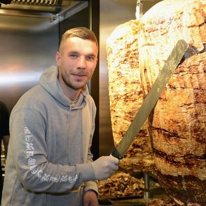 Lukas Podolski sucht Mitarbeiter für sein Döner-Imperium