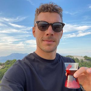 Wuschelkopf: Lukas Podolski begeistert Fans mit neuem Look