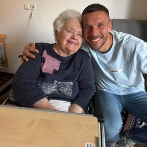 "Zweite Mutter": Lukas Podolski trauert um verstorbene Oma