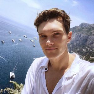 "Shadowhunters"-Star Luke Baines liebt Männer und Frauen