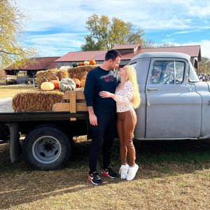 Total verliebt: Ariel Winter feiert Jahrestag mit ihrem Luke