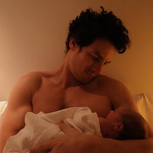 Schauspieler Luke Cook ist zum zweiten Mal Vater geworden!