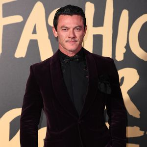 Musik und Co.: So sehr liebt Luke Evans die Weihnachtszeit!