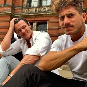Nach Trennungsgerüchten: Luke Evans folgt Rafael wieder