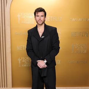 Luke Newton deutet ein Happy End bei "Bridgerton" an
