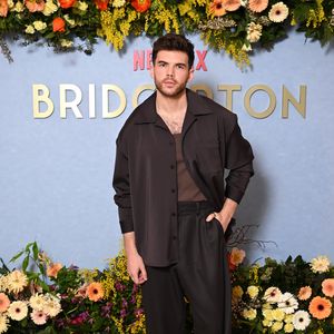 Wie denkt Luke Newton über die "Bridgerton"-Kutschenszene?