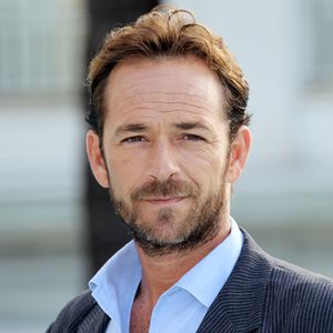 Sterbeurkunde enthüllt: Luke Perry wurde bereits beerdigt!