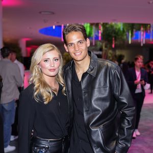 Erster Pärchenauftritt: Luna Schweiger mit Kevin auf Event