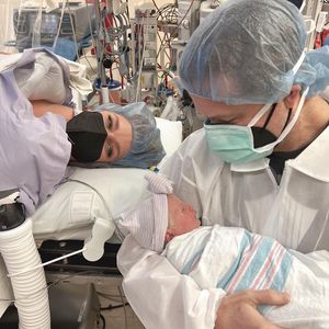 Zu früh! Chris Hardwick und Lydia Hearsts erstes Baby ist da