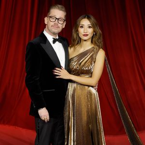 Macaulay Culkin und Brenda Song strahlen auf dem Red Carpet