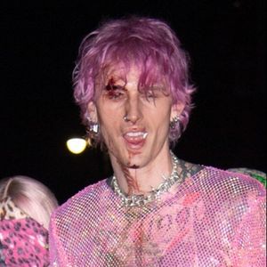 Hier verlässt Machine Gun Kelly blutverschmiert After-Party