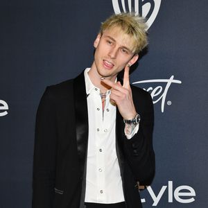Unterstützung: Machine Gun Kelly fliegt zu Pete Davidson!