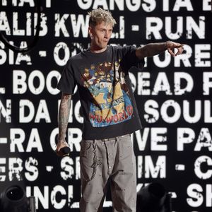 Offenbart Machine Gun Kellys neuer Song einen Zusammenbruch?
