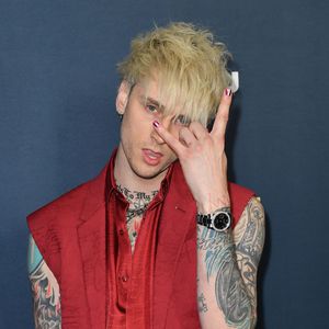 Auch für Männer: Machine Gun Kelly bringt Nagellack raus