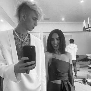 Machine Gun Kelly und Megan geben Paar-Debüt auf Red Carpet