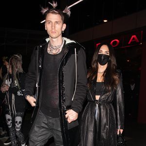 Setzt er neue Trends? Machine Gun Kelly trägt jetzt Zöpfchen