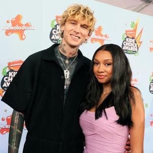 MGK strahlt bei Kids' Choice Awards mit Tochter Casie