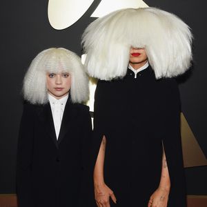 Mega-Star-Besetzung: Sia veröffentlicht 1. Xmas-Video!