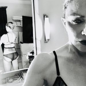 Mit 61 Jahren: Hier fotografiert sich Madonna in Dessous