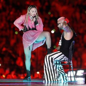 Madonna will auf der Bühne mit Dragqueens verhaftet werden!