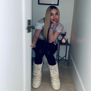 Geht das zu weit? Madonna teilt Foto von ihrem Toilettengang