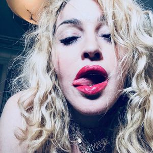 Trank Madonna nach ihrem Konzert wirklich eine Tasse Urin?