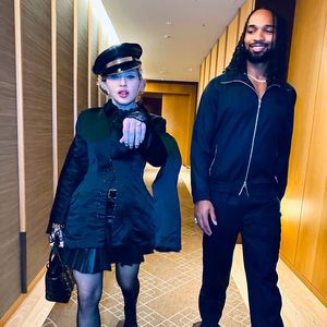 Madonna entfacht Verlobungsgerüchte mit großem Diamantring