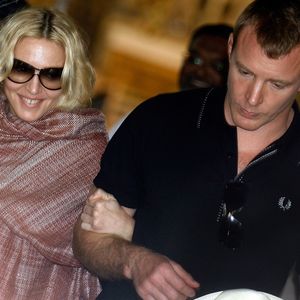 Madonnas Ex Guy Ritchie will sie bei Genesung unterstützen!