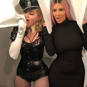 Lederlook: So heiß gratuliert Madonna Kim K. zum Geburtstag