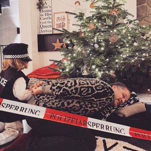 Irre Fotos: Söhnchen Mads "verhaftet" Papa Wayne Carpendale