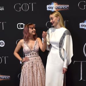 Kuss am "Game of Thrones"-Set: Maisie & Sophie spielten Paar