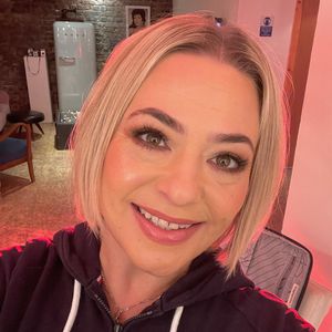 Total erschlankt: Lisa Armstrong strahlt nach Scheidung