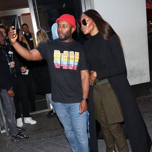 Untypisch: Naomi Campbell macht bestens gelaunt Fan-Selfies