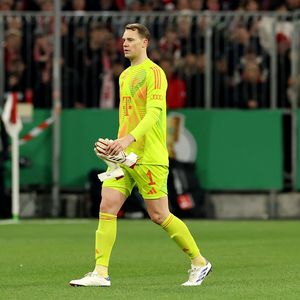 So heftig ist die Strafe nach Manuel Neuers roter Karte