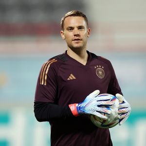 In Fußballpause: Manuel Neuer mit Freundin beim Handball!